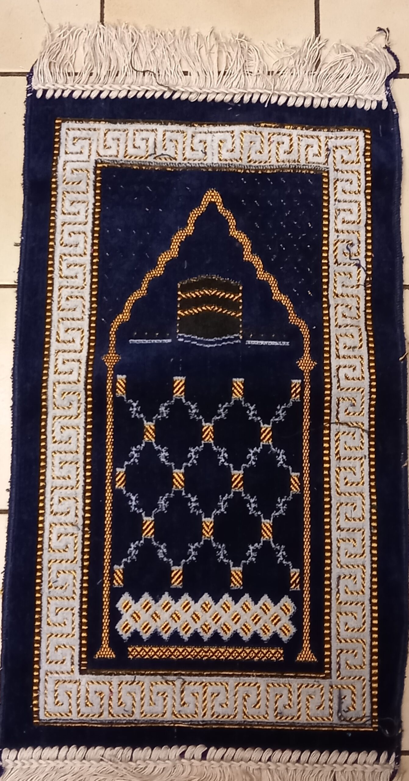 Pack Cadeau Enfant musulman Bleu : Tapis de prière enfant avec motif /  Livre sur Le Pèlerinage / Histoire